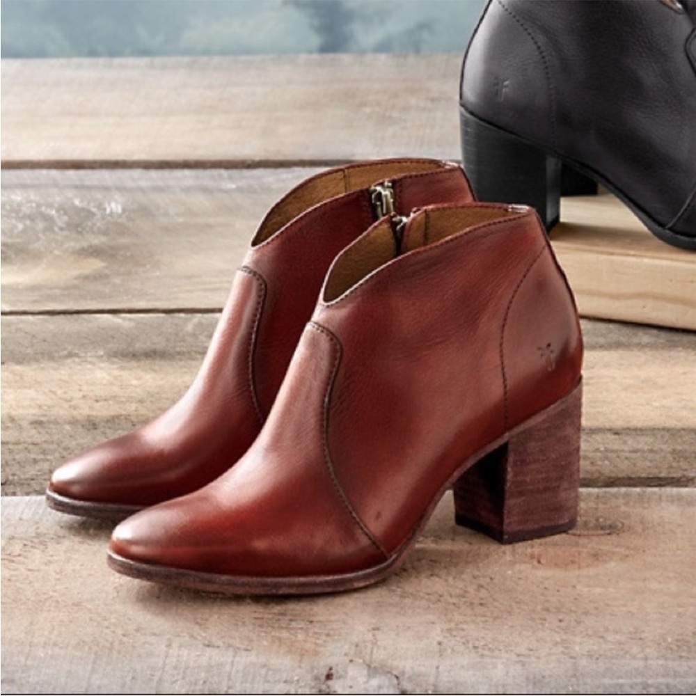 Frye Nora short zip boot brown size 9 bootie western leather pointed toe office